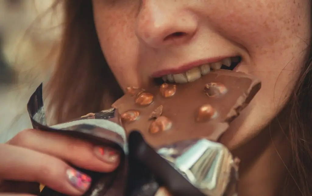 O vilão não é o chocolate: É o pensamento que o justifica